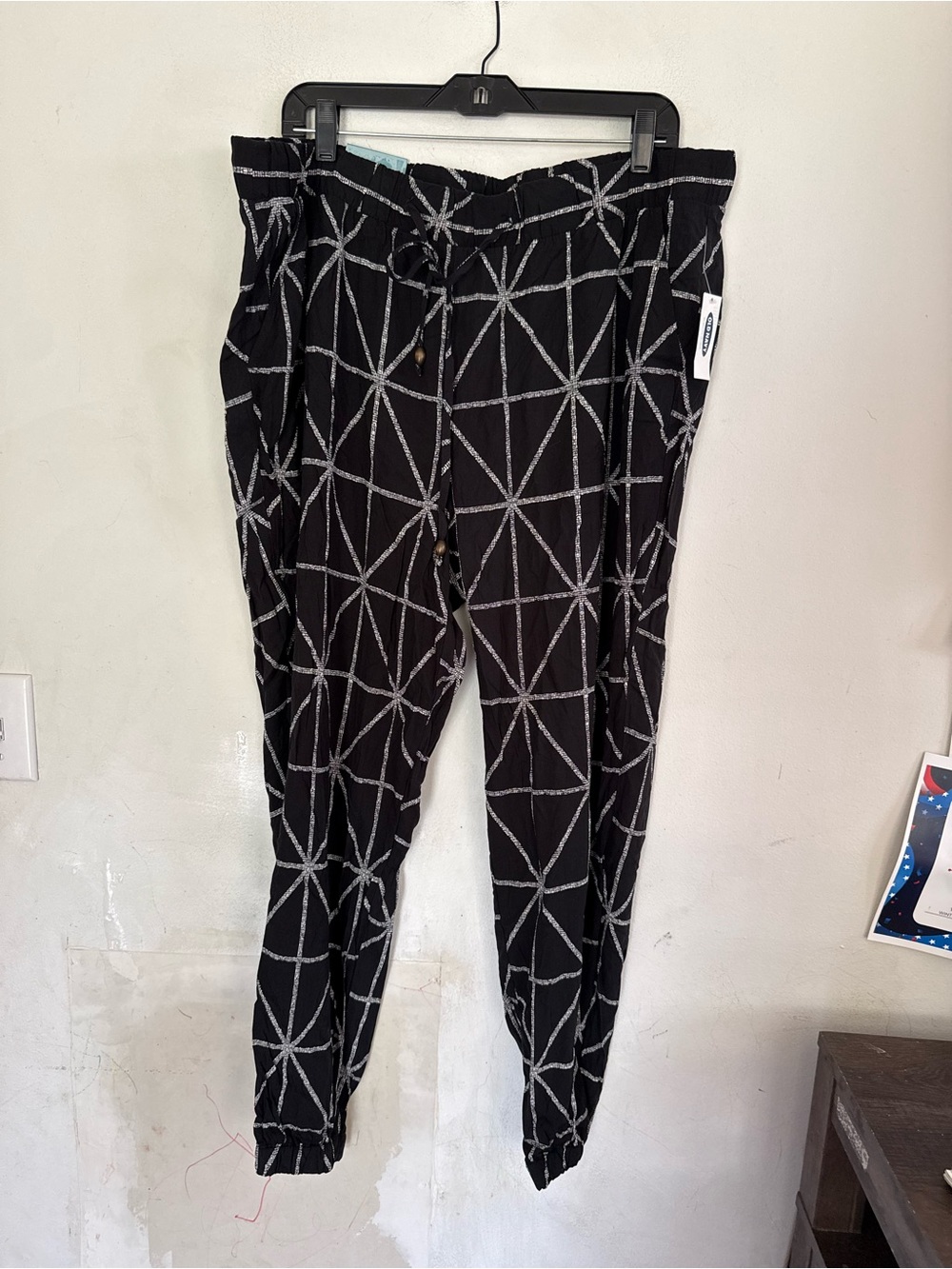 NWT Old Navy Womens Geometric Print Black White Elastic Waist Jogger Pants, XL